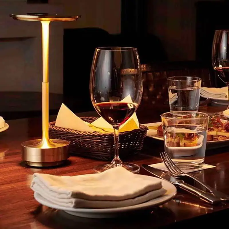 Bonita lampara de mesa restaurante